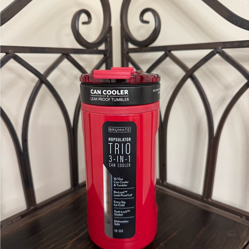 BrüMate maraschino NWT Hopsulator Trio 3-in-1 Can Cooler